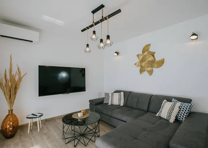 Luxury Marija Τρογκίρ