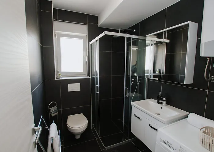 Luxury Marija Τρογκίρ