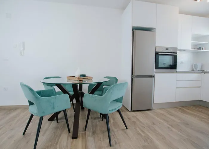 Luxury Marija Τρογκίρ