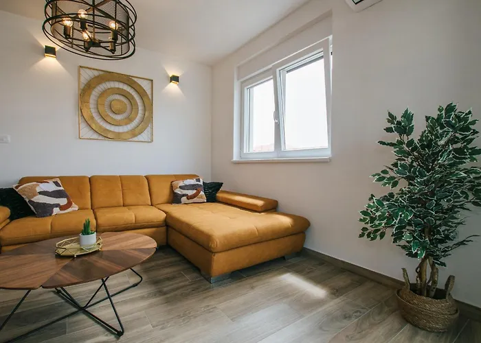 Luxury Marija * Τρογκίρ