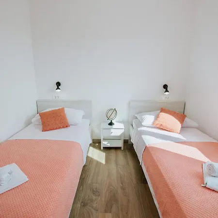 Luxury Marija Τρογκίρ