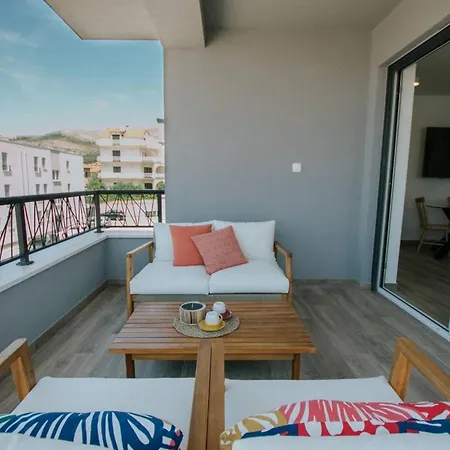 Luxury Marija * Τρογκίρ